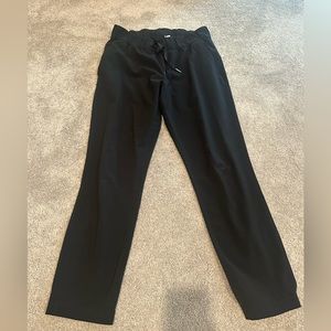 Black lululemon mid rise pants size 6